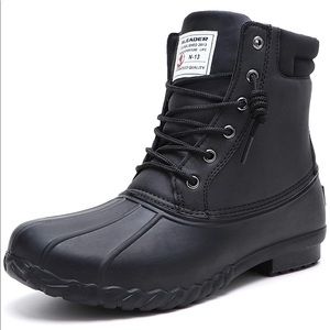 Black New in Box Men’s size 9 Aleader duck boots